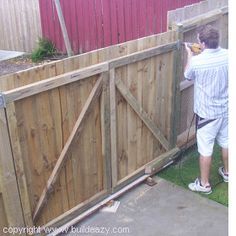 How to make and fit DOUBLE LUMBER GATES and how to offset and align the hinges allowing the gates to open over raised ground. Wooden Gate Plans, Double Wooden Gates, Driveway Gate Diy, Building A Wooden Gate, Double Gates, Building A Gate, Wooden Fence Gate, Wood Fence Gates, Wooden Gates Driveway