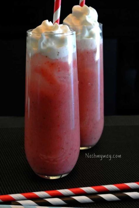 Mocktail Strawberry, Drink Mocktail, Drinks To Make, Tequila Rose, Virgin Drinks, Popular Drinks, Whip Cream, Alcoholic Drink, Mocktail Recipe