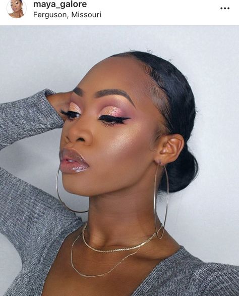 Pink eyeshadow makeup for black women Pink Eyeshadow Makeup, Light Pink Eyeshadow, Pink Eyeliner, Pink Eyeshadow Look, Gold Makeup Looks, Eyeliner Black, Makeup For Black Skin, Brown Skin Makeup, Stunning Hairstyles