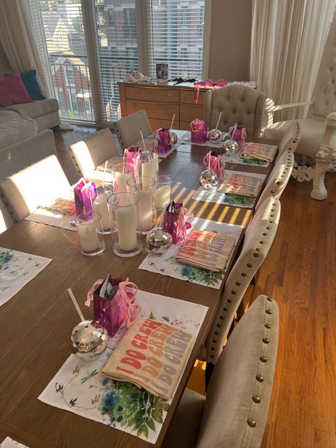 Paint Night Table Set Up, Hangout Ideas, Table Painting, Bachelorette Inspo, Painting Station, Girls Trips, Paint Night, Table Set Up, Night Table