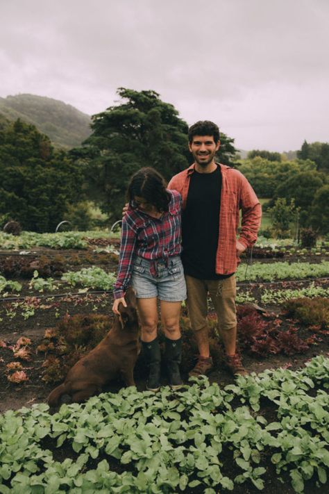 Farming Couple Pictures, Farm Life Aesthetic Couple, Farm Couple Aesthetic, Couples Gardening, Neo Rural, Farming Couple, Farming Aesthetic, Farmer Couple, Farm Couple