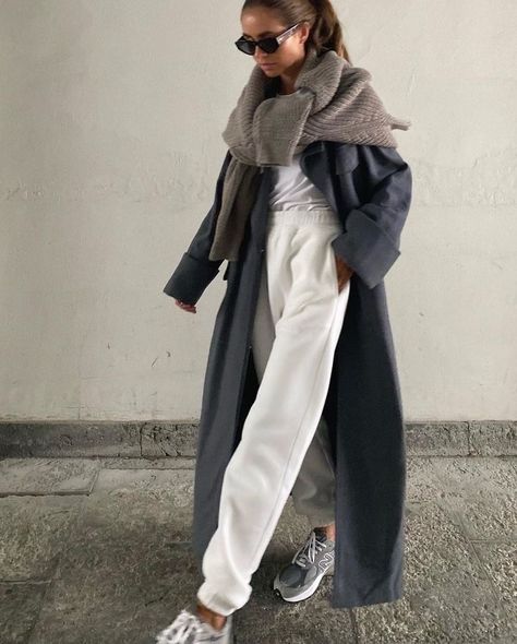 Dress Up Sweatpants Outfits, Dress Up Sweatpants, Stylish Sweatpants Outfits, Maria Kragmann, Sweatpants Outfits, October Fashion, New Balance Outfit, Teen Dress, Sweatpants Outfit