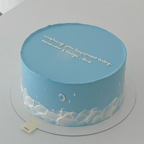 Blue Cake Ideas Birthday Simple, Cakes With Writing, Pastel Blue Cake Aesthetic, Birthday Cake Aesthetic Blue, Blue Simple Cake, Bts Cake Ideas, Cake Decorating Blue, Blue Cake Aesthetic, Minimalist Cake Aesthetic