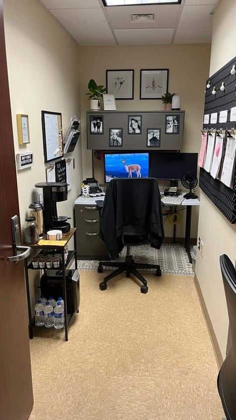 Mens Cubicle Decor, Home Office Cubicle, Work Desk Aesthetic Cubicle, Men’s Cubicle Decor, Aesthetic Office Cubicle, Office Desk Aesthetic Cubicle, Principal Office, Desk Job Decor Office Cubicles, Work Office Decorating Ideas