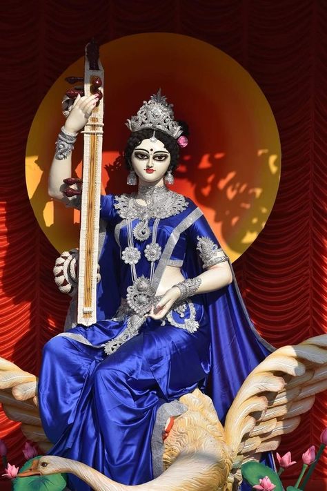 Saraswati Puja Pandal, Saraswati Thakur, Lord Saraswati, Laxmi Goddess Wallpapers, Saraswati Picture, Laxmi Goddess, Maa Saraswati, Homemade Gifts For Mom, Saraswati Photo