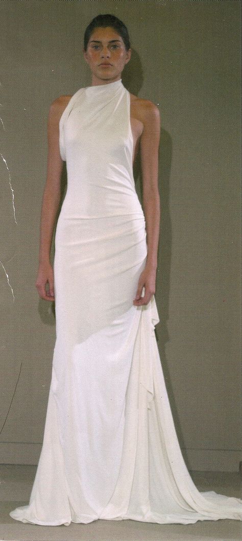 Vera Wang 2004 - I used to work for a wedding magazine in college (over 8 years ago). Seen thousands of dresses, but I kept this photo. Vera Wang Wedding Dress Vintage, Wedding Dresses 90s, Vera Wang Couture, Wedding Dress Vera Wang, Vera Wang Wedding Dresses, Vera Wang Wedding Dress, Weddding Dress, Vera Wang Bridal, Wedding Dress Mermaid