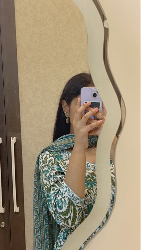 Girly Mirror Selfie Aesthetic, Mirrors Selfie Aesthetic, Desi Mirror Photo, Mirror Selfie Indian Dress, Fake Mirror Snaps, Desi Mirror Selfie Aesthetic, Mirror Selfie In Traditional, Girls Dpz Aesthetic, Girls Mirror Snaps