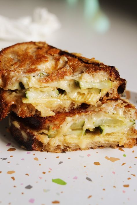 Dill Pickle Grilled Cheese Sandwich, Grilled Cheese With Pickles, Pickle Grilled Cheese, Veggie Grilled Cheese, Pickle Sandwich, Grilled Cheese Sandwich Recipe, Easy Grilled Cheese, Cheese Sandwich Recipe, Grilled Cheese Recipe