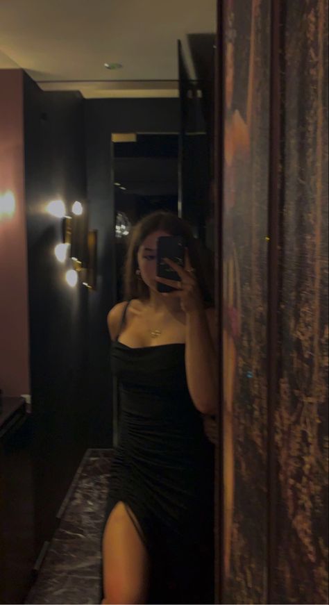 Black Dress Mirror Pic, Black Dress Selfie, Black Dress Mirror Selfie, Dress Mirror Pic, Lbd Outfit, Black Tube Dress, Dress Mirror, Fake Account, Tight Black Dress