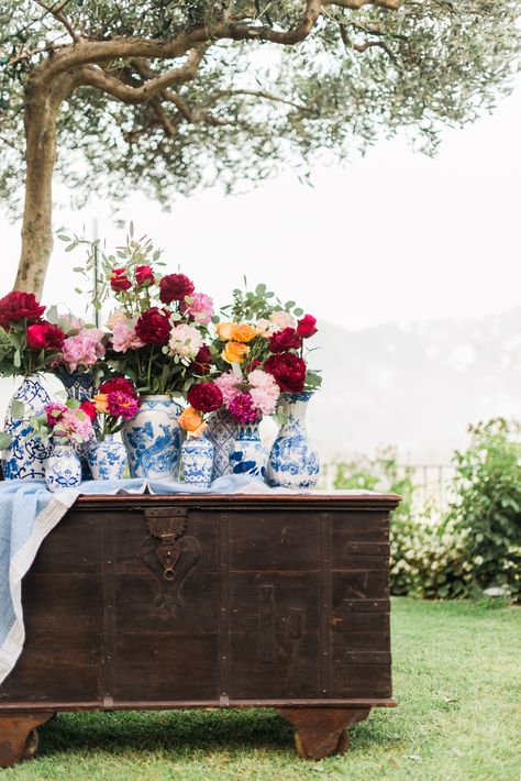 Chinoiserie Wedding, Chinoiserie Vase, Boda Mexicana, I Love Lamp, Boho Chic Wedding, American Wedding, Mexican Wedding, Blue And White China, Chinese Wedding