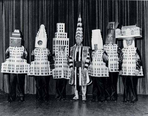 Architecture-Party. Bauhaus New York costume New York City Buildings, Daniel Libeskind, Rem Koolhaas, Costume Ball, Norman Foster, Art Costume, Famous Buildings, Famous Architects, Chrysler Building