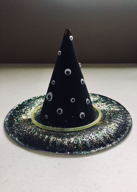 Witch Halloween Craft, Cardboard Witch Hat, Witches Hat Craft, Halloween Hat Diy, Halloween Hat Craft, Witch Hat Craft, Halloween Hats Diy, Diy Witch Hat, Diy Halloween Witch