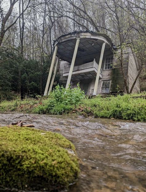 An Abandoned House Hidden In The Woods Of Rural Virginia 🍁Subscribe To Silent Hills Explorations On YouTube To Watch Full Explorations🍁 #fyp #urbex #abandoned #explore Abandoned Virginia, Rural Virginia, Abandoned Subway, Abandoned Ruins, Creepy Old Houses, Derelict Places, Hidden Passage, Abandoned Homes, Abandoned Property