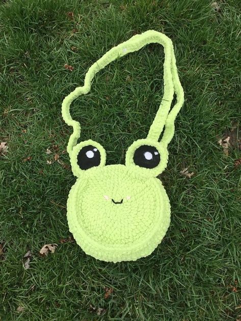 Frog Purse, Aesthetic Patterns, Crochet Pumpkins, Purse Crochet, Crochet Doll Tutorial, Pumpkin Designs, Crochet Aesthetic, Beginner Crochet Tutorial, Crochet Frog