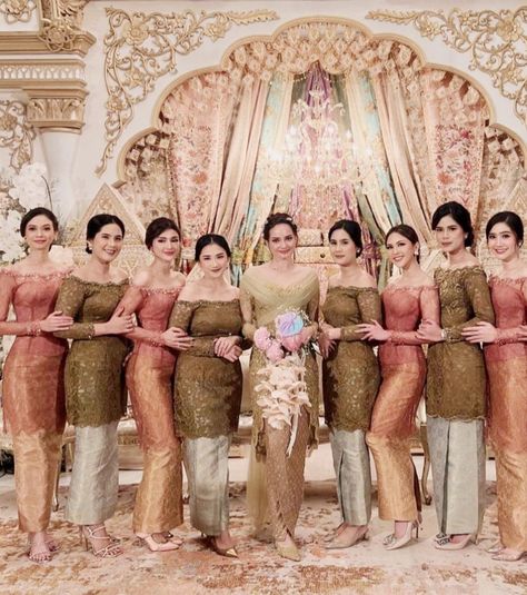 Bridesmaid Songket, Inspirasi Bridesmaid, Baju Bridesmaid Hijab, Bridesmaid Kebaya, Kebaya Bridesmaid, Javanese Wedding, Batik Dress Modern, Kebaya Wedding, Wedding Wishlist