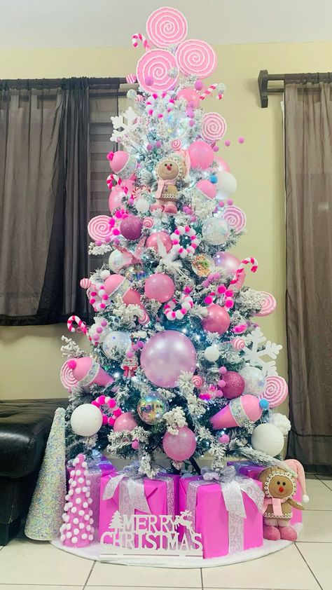 Candyland Tree Decorating Ideas, Pink Candy Christmas Tree, Sweets Christmas Tree Theme, Pink Gingerbread Christmas Tree, Candy Land Christmas Tree Ideas, Candy Land Tree, Candy Themed Christmas Tree, Gingerbread Candyland, Candyland Tree