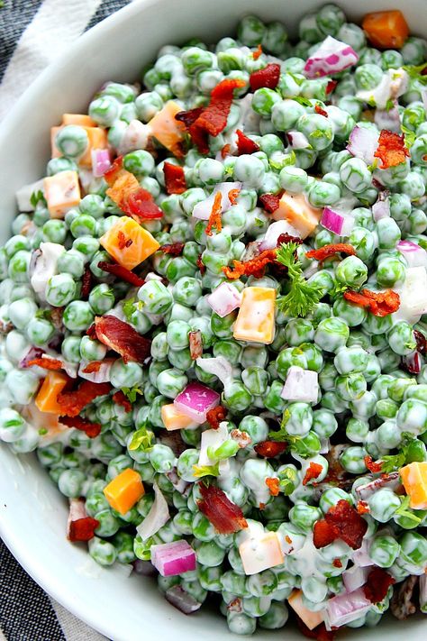 Creamy Pea Salad with Bacon - green peas, cheddar, red onion and bacon tossed with light Ranch dressing. Great summer side dish for potlucks! English Pea Salad, Bacon Pea Salad, Southern Salad, Pea Salad With Bacon, Pea Salad Recipes, Creamy Peas, Layered Salad, Pea Salad, Summer Side Dishes