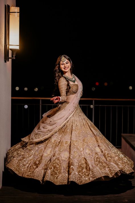 Mouni Roy Nailed The Contemporary 2 States Bridal Look Moni Roy, Bridal Lengha, Wedding Lehenga Designs, Mouni Roy, Bollywood Lehenga, Lengha Choli, Heavy Work, Net Lehenga, Indian Wedding Wear