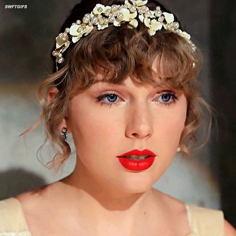 Taylor Swift Casual, Taylor Swift Makeup, Taylor Swift Top, Taylor Swift Music Videos, Taylor Swift Tour Outfits, Taylor Swift Web, Taylor Swift Music, Taylor Swift Outfits, Taylor Swift Videos