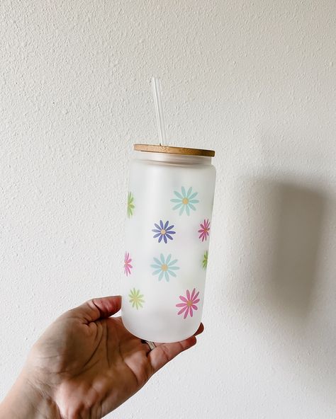 Need the perfect cup for that summer drink?! 20oz Colorful Daisy glass cup is here!! It’s so fun and definitely makes any drink taste better!! #cuteglass #cutedrink #daisy Summer Drink, Summer Drinks, Glass Cup, Daisy, Boutique, Drinks, Glass, Quick Saves, Color