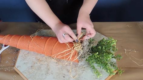 Fabric Carrots, Burlap Kitchen, Decor Spring, Easter Ideas, Craft Time, Spring Crafts, Easter Spring, Spring Decor, Burlap