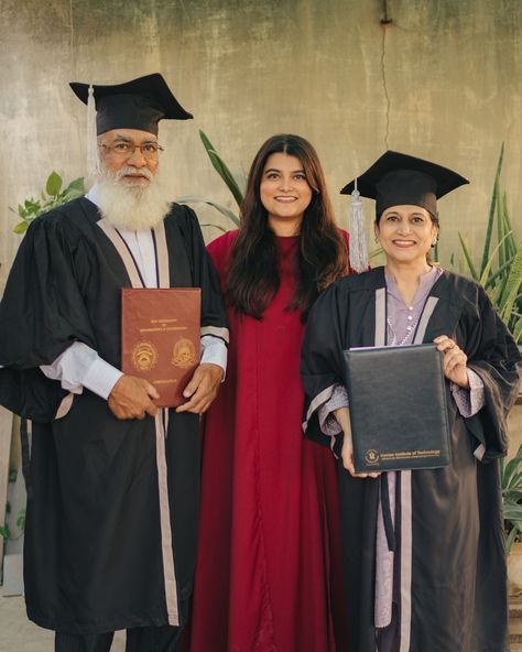 My whole heart is in these photos ✨🤍🎀 . . . . . . (Graduation, graduation day, proud parents, family) #graduation #graduate #graduated #family #familia #parents Graduation With Parents, Parents Aesthetic, Board Pictures, Proud Parents, Twenty Twenty, Vision Board Pictures, Graduation Day, Proud Mom, Whole Heart