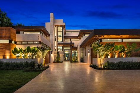 Millionaire Homes, Million Dollar Listing, Florida Mansion, Mansion Exterior, Mansion Designs, Dream Mansion, Casa Exterior, Modern Mansion, Mansions Luxury