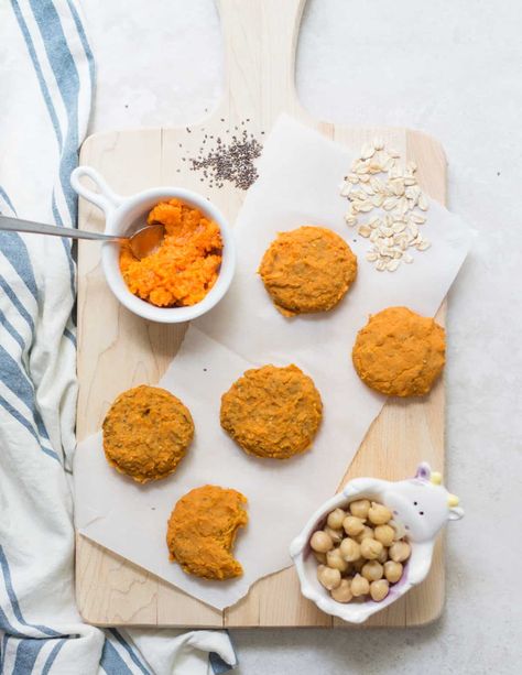 These super moist sweet potato cookies made with just 5 wholesome ingredients, including chickpeas, oats, and chia seeds, are perfect for babies and toddlers. Sweet Potatoes For Baby, Chia Seed Cookies, Potato Cookies, Recipe Sweet Potato, Sweet Potato Cookies, Chickpea Cookies, Potato Chip Cookies, Weaning Foods, Healthy Sweet Potato