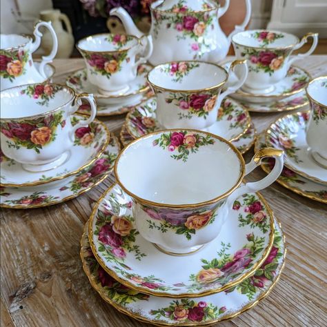 Royal Albert Old Country Roses 21 Piece Tea Set. First Class Stamp. This Set includes 6x Cups 6x Saucers 6x Side Plates 1x Medium Size Teapot 1x Jug 1x Bowl £125 plus postage for the set. All in great condition without any chips, cracks or crazing. The jug has a very small area with a gild loss on the handle but the rest is in immaculate condition. #antiqueandvintagebynes #antiqueandvintage_by_nes #royalalbertcountryroses #tablescapes #oldcountryroses #vintageteaset #tabledecor Royal Albert Tea Sets, Royal Albert Old Country Roses, First Class Stamp, Old Country Roses, Tea Sets Vintage, Country Roses, Tea Sets, Side Plates, Royal Albert