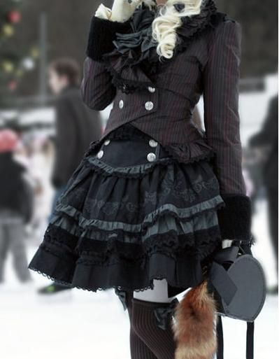 So cute - http://gothsandpunks.tumblr.com/post/17481190002/xgettheskinnyx-this-outfit-is-way-too-cool Lolita Outfit, Mode Steampunk, Lady Like, Lolita Outfits, Gothic Steampunk, Estilo Punk, Japanese Street Fashion, Outfits Winter, Gothic Outfits