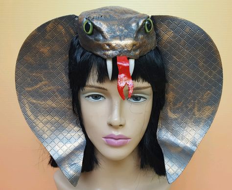 Cobra Costume, Snake Headdress, Snake Face Paint, Fancy Dress Diy, Jungle Book Costumes, Indiana Jones Costume, Snake Face, Snake Costume, Dragon Ideas