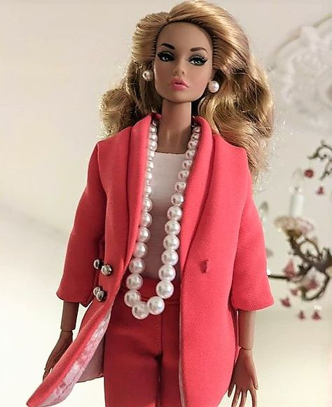 Corporate Barbie, Aniversary Ideas, Barbie Classic, Barbie Doll Clothing Patterns, Barbie Costume, Barbie Dress Fashion, Poppy Parker Dolls, Barbie Fashionista, Beautiful Barbie Dolls