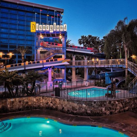 Disneyland Hotel Aesthetic, Disneyland Hotel Anaheim, Disney Hotels Room, Disneyland Sign, Disneyland Resort California, Disneyland Resort Hotel, Disneyland Aesthetic, Disneyland Anaheim, Collage Pictures