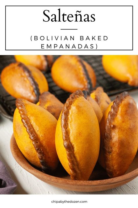 Bolivian salteñas are baked empanadas with a sweet and buttery crust and a juicy chicken filling or jigote with potatoes, chili peppers, raisins, and olives.#bolivianrecipes #empanadas #bakedempanadas #chickenrecipes Salteñas Bolivianas Recipe, Bolivian Food Recipes Easy, Bolivian Empanadas, Bolivian Saltenas Recipe, Saltenas Recipe, Bolivia Recipes, Bolivian Recipes, Bolivian Cuisine, Baked Empanadas