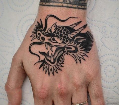 Traditional Tattoo Dragon, Traditional Tattoo Man, Traditional Hand Tattoo, Dragon Head Tattoo, Traditional Black Tattoo, Dragons Tattoo, Dragon Tattoo For Women, Flash Tattoo Designs, Traditional Tattoo Design