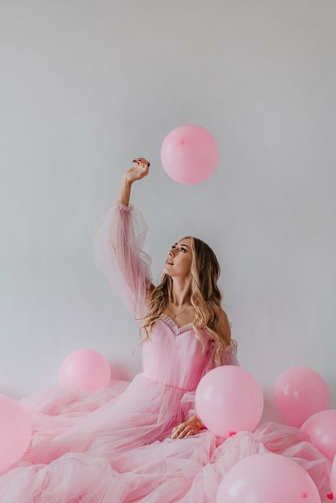 Photoshoot With Balloons, Utah Photoshoot, Debut Photoshoot, Balloons Photography, Logan Utah, Pastel Balloons, Pink Backdrop, Photoshoot Studio, Background Diy