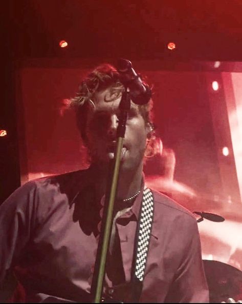 Rockstar Boyfriend, Sierra Deaton, 5sos Pictures, Luke Roberts, Calum Thomas Hood, Michael Gordon, Twitter Headers, Luke Hemmings, Fan Girl