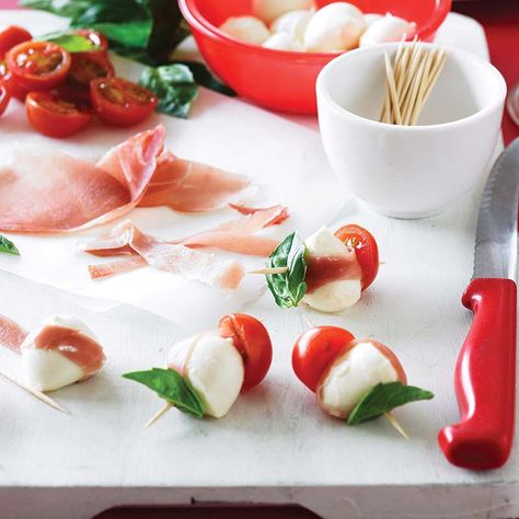 Ww Recipe, Deli Counter, Best Dinner Recipes, Idee Pasto Sano, Tomato Basil, Ww Recipes, Fresh Basil, Caprese Salad, Cherry Tomatoes