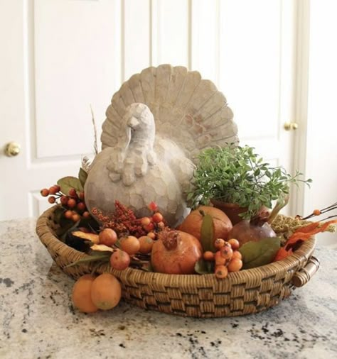 Thanksgiving Kitchen Decor, Diy Fall Decor, Fall Vignettes, Thanksgiving Kitchen, Home Decor Fall, Thanksgiving Inspiration, Fall Decor Inspiration, Vintage Thanksgiving, Fall Deco