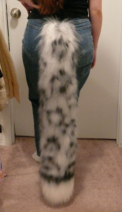 Airbrush snow leopard 1 by Bladespark.deviantart.com i want this tail... Snow Leopard Fursuit, Snow Leopard Costume, Snow Leopard Tail, Therian Tail, Therian Gear, Therian Masks, Therian Stuff, Wolf Costume, Fur Suits