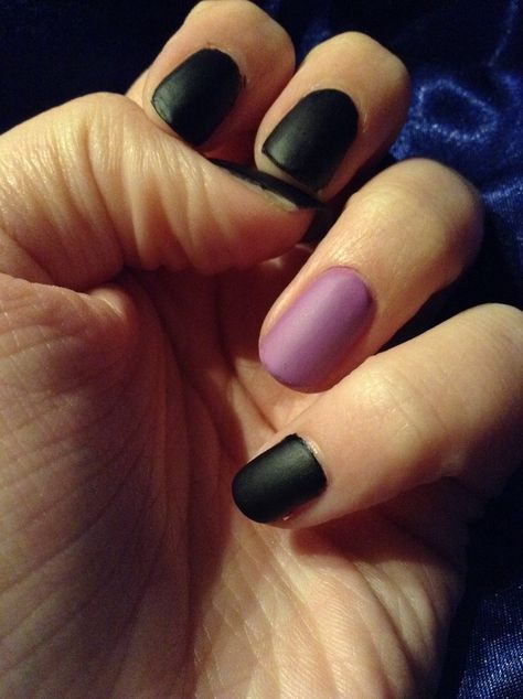 Purple and black matte nails Black Matte Nails, Black And Purple Nails, Ring Finger Nails, Witch Nails, Matte Black Nails, Finger Nail Art, Short Acrylic, Pearl Nails, Short Acrylic Nails Designs