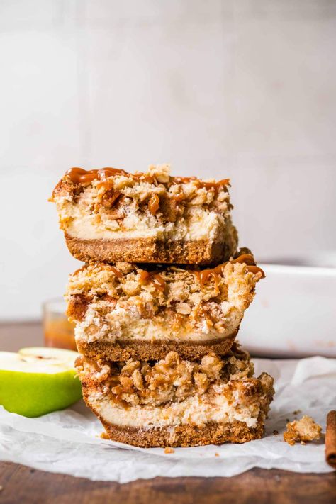 Caramel Apple Crumb Cheesecake Bars are the ultimate fall treat with a buttery crust, cream cheese layer, seasoned apples, and oat topping. Banana Nut Brownies, Apple Crumb Cheesecake, Sweet Cornbread Muffins, Non Chocolate Desserts, Apple Cheesecake Bars, Caramel Apple Cheesecake Bars, Dinner Then Dessert, Homemade Toffee, Apple Crumb