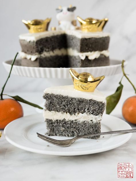 Black Sesame Cake with Tangerine Buttercream Black Sesame Cake Recipes, Black Sesame Sponge Cake, Asian Cakes Birthday, Black Sesame Cake, Black Sesame Dessert, Asian Baking, Sesame Cake, Totoro Birthday, Decadent Recipes