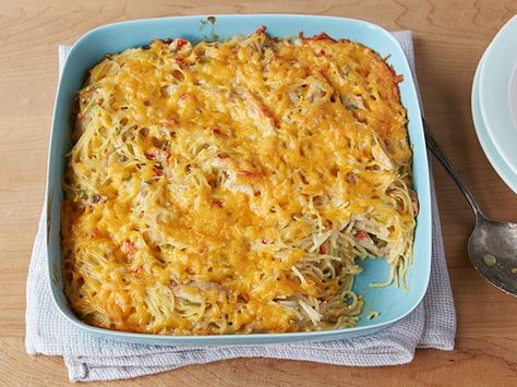 Recipe of the Day: Ree's Chicken Spaghetti  Set Ree's comforting casserole in the center of your family's dinner table and watch it disappear. Loaded with spaghetti, tender chicken and cheddar cheese, it's ready to eat when it leaves the oven hot and bubbling. Pioneer Woman Chicken, Chicken Spaghetti Recipe, King Ranch Chicken, Chicken Spaghetti Recipes, Spaghetti Recipe, Pioneer Woman Recipes, Chicken Spaghetti, Tater Tots, Ree Drummond