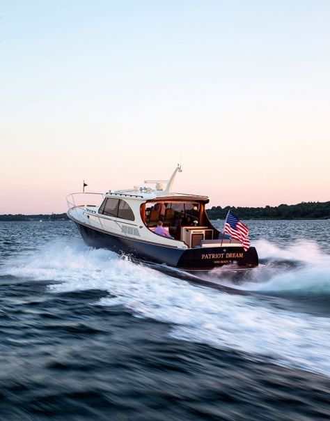 Picnic Boat, Hinckley Yachts, Yacht Aesthetic, Qatar Travel, East Coast Style, Classic Sailing, Classic Yachts, Vintage Boats, Coastal Life