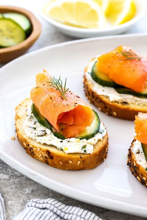 Dill Cream Cheese Spread, Smoked Salmon Crostini, Salmon Crostini, Salmon Sandwiches, Dill Cream Cheese, Xmas Brunch, Savory Appetizers, Crostini Recipe, Salmon Appetizer