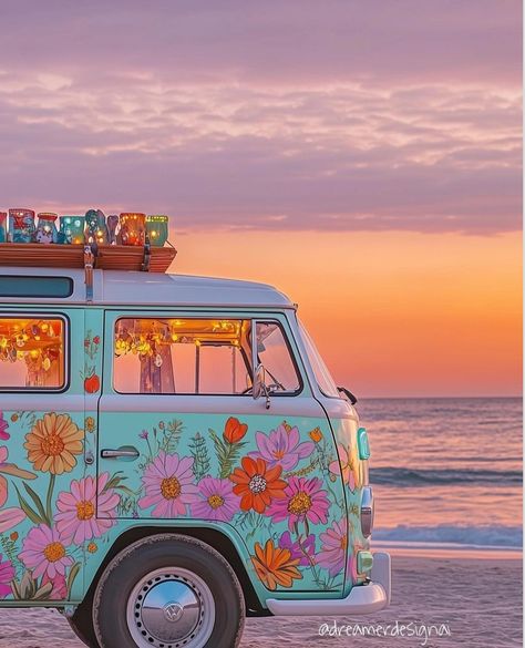 Fun Car Aesthetic, Volxwagon Van Aesthetic, Volkswagen Bus Aesthetic, Van Aesthetic Vintage, Bus Painting Design, Combi Hippie, Vintage Volkswagen Bus, Surf Room Decor, Dream House Aesthetic