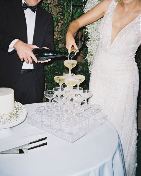 Wedding Cake And Champagne Table, Cake And Champagne Table, Small Champagne Tower, Champagne Tower Wedding, Champagne Towers, Wedding Cheers, Obx Wedding, Wedding Lookbook, Wedding Champagne