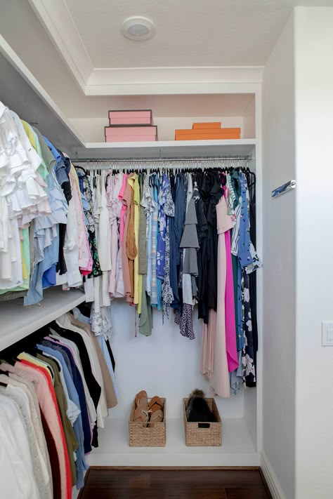 Small Master Closet, Clothes Organization Small Space, Girls Closet Organization, Kids Clothes Organization, Make A Closet, Closet Design Ideas, Master Closet Organization, Walk In Closet Ideas, Master Closet Design