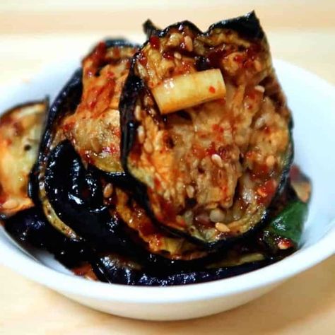 Korean Eggplant, Korean Marinade, Ways To Cook Eggplant, Soy Sauce Marinade, Pickled Eggplant, Aubergine Recipe, Eggplant Recipes Easy, Eggplant Dishes, Grilled Eggplant